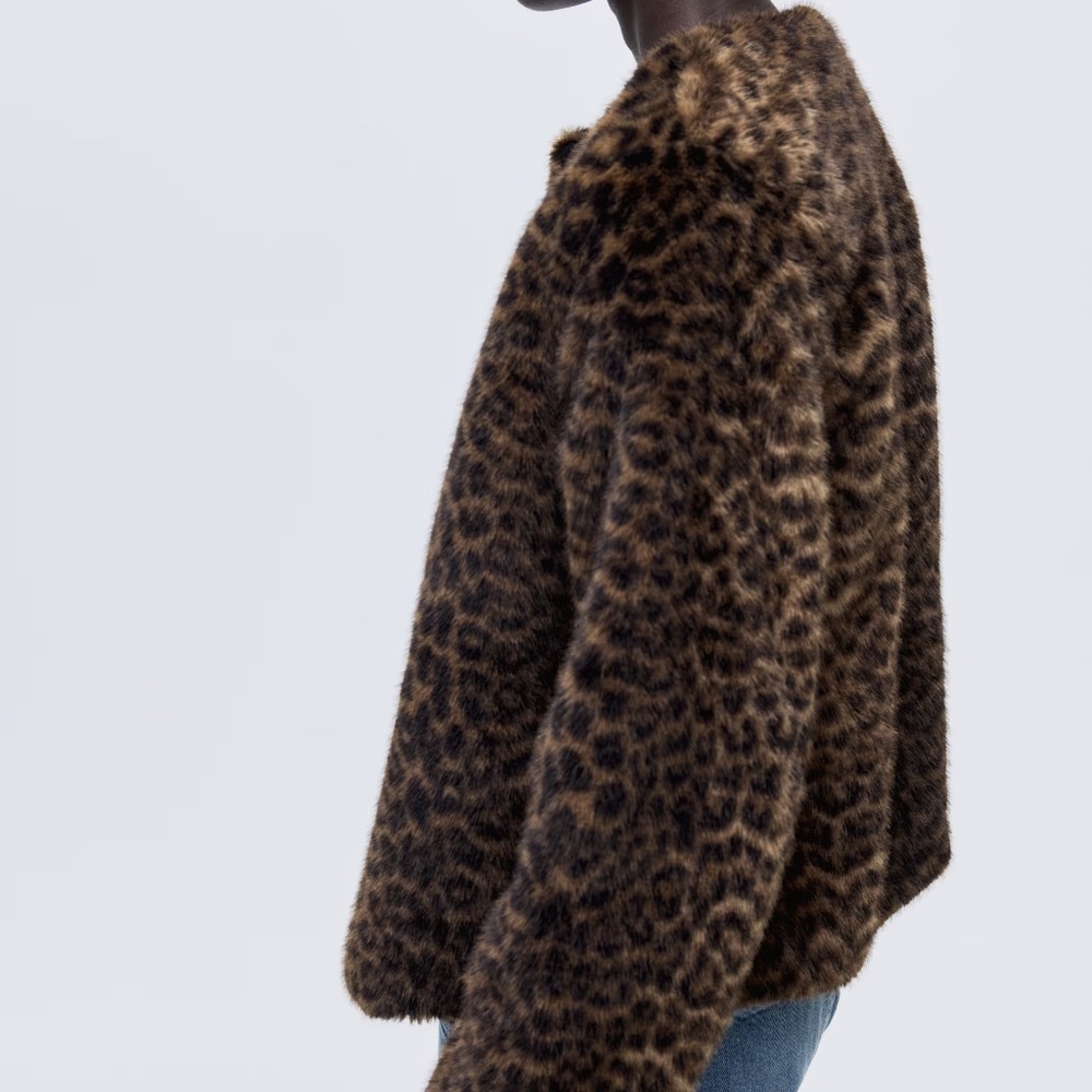 H&M Leopard Print Faux Fur Cropped Collarless Jacket - Picture 4 of 10